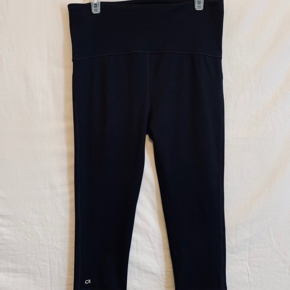 GapFit Maternity Workout Leggings - Picture 2 of 6